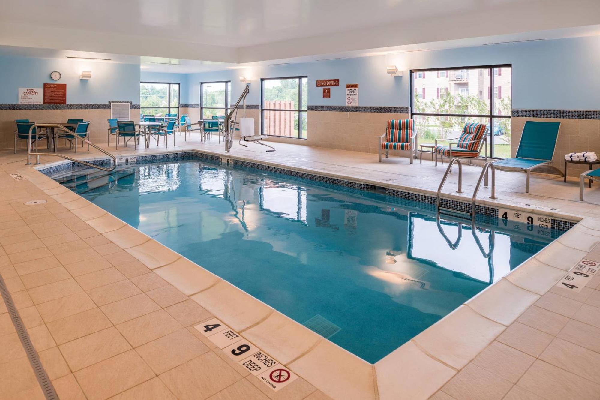 Towneplace Suites By Marriott New Hartford Екстериор снимка