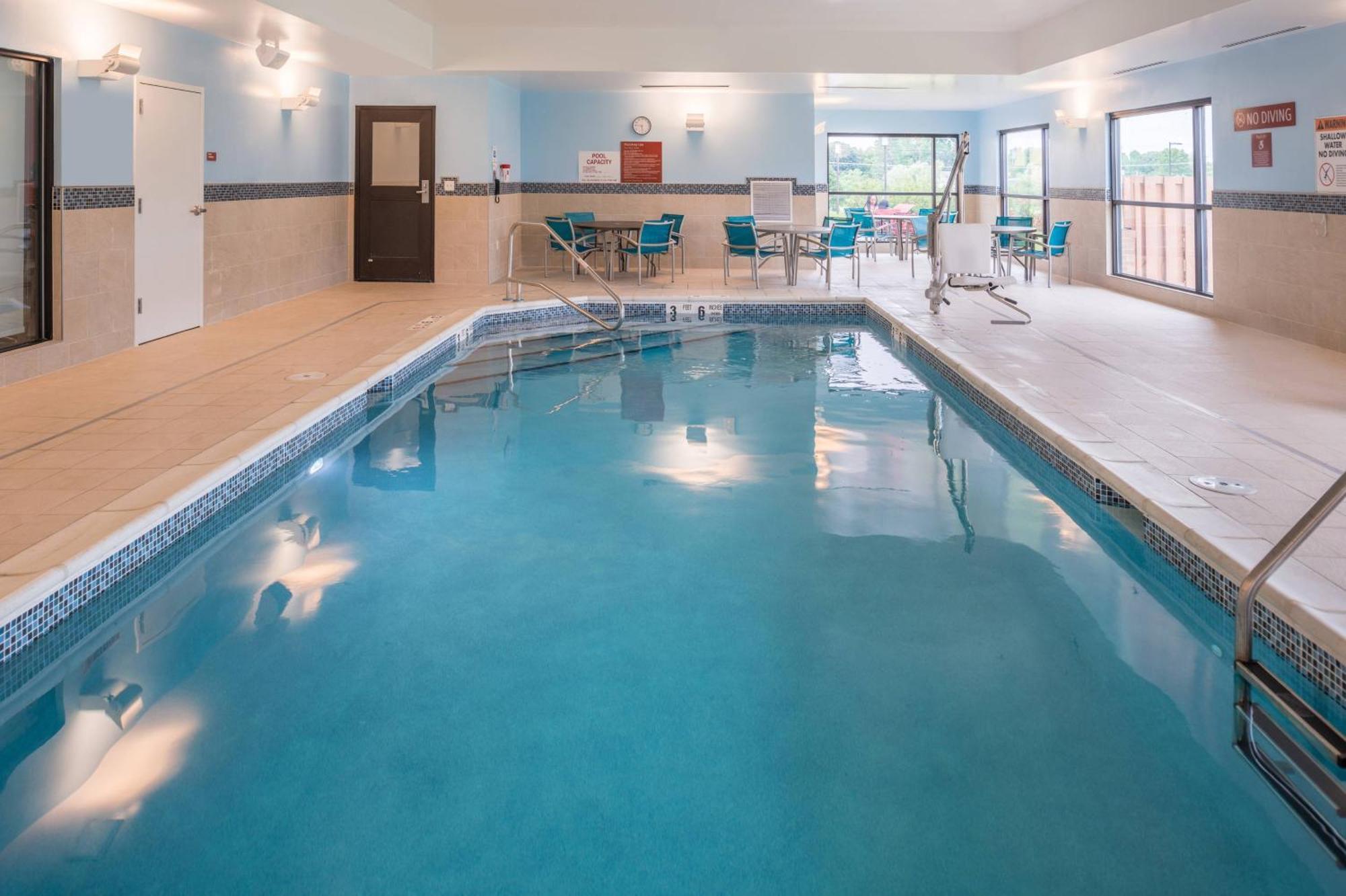 Towneplace Suites By Marriott New Hartford Екстериор снимка