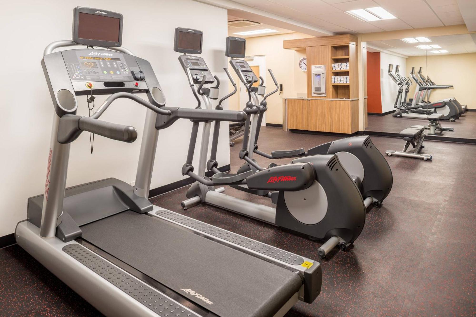 Towneplace Suites By Marriott New Hartford Екстериор снимка