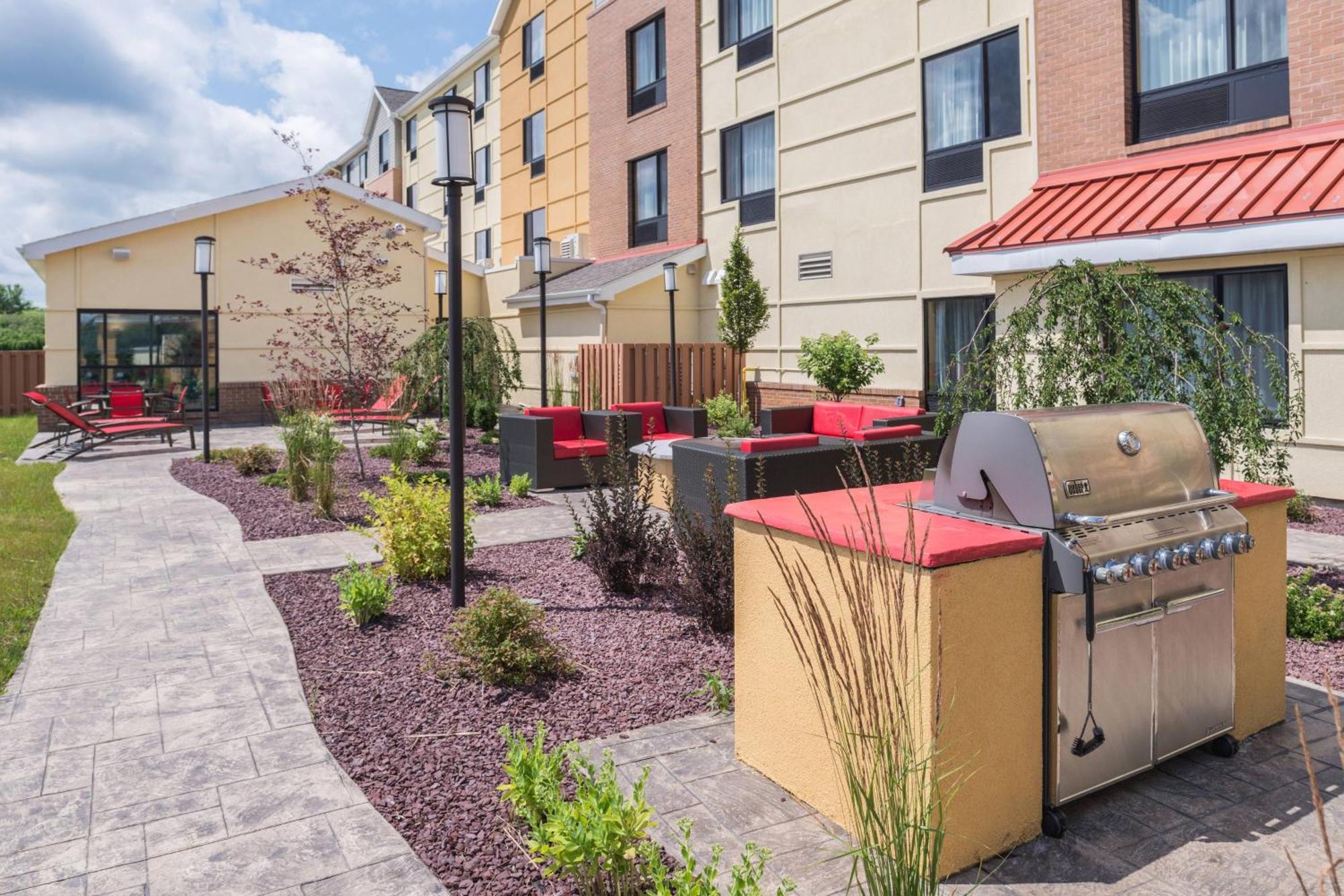 Towneplace Suites By Marriott New Hartford Екстериор снимка
