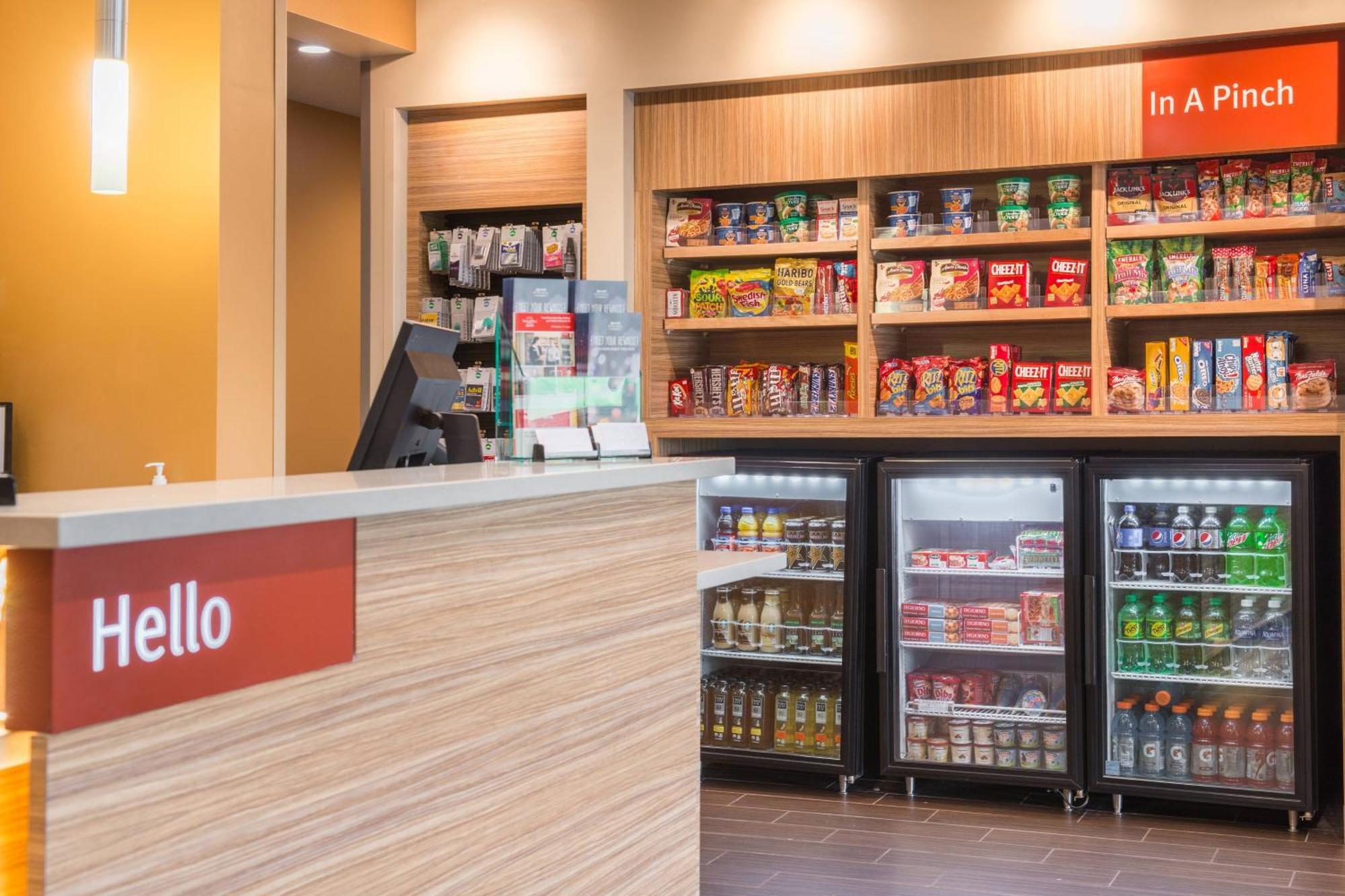 Towneplace Suites By Marriott New Hartford Екстериор снимка