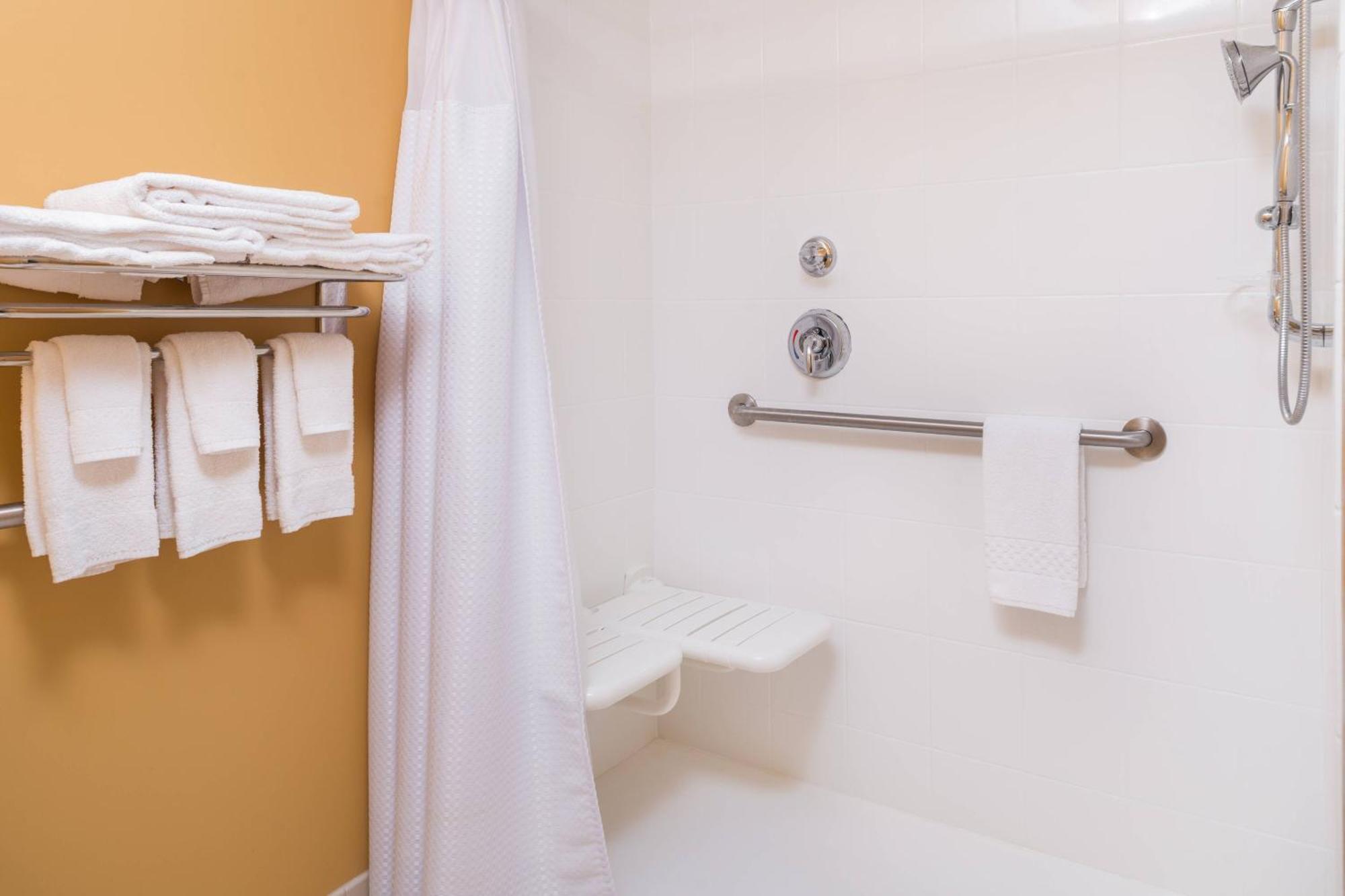 Towneplace Suites By Marriott New Hartford Екстериор снимка