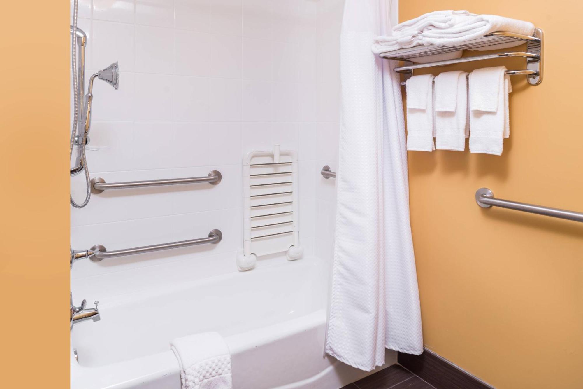 Towneplace Suites By Marriott New Hartford Екстериор снимка