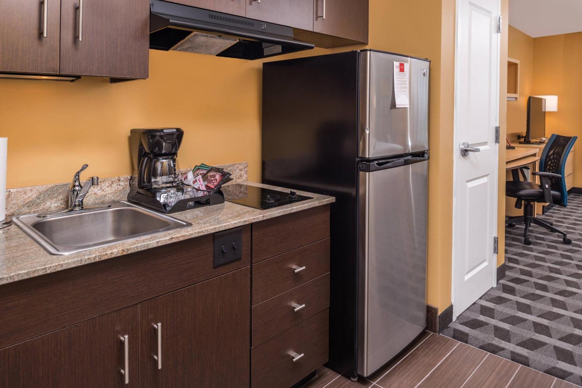 Towneplace Suites By Marriott New Hartford Екстериор снимка
