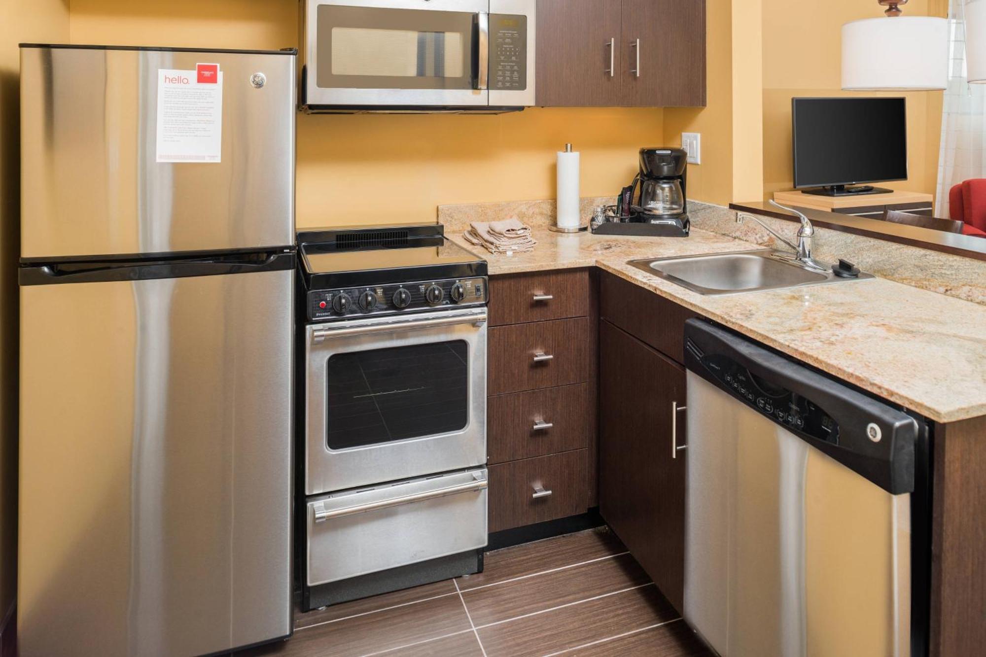 Towneplace Suites By Marriott New Hartford Екстериор снимка