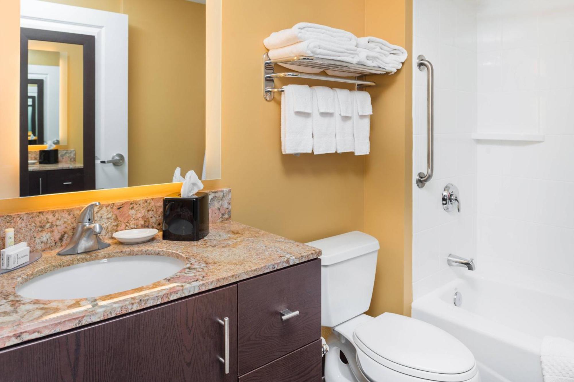 Towneplace Suites By Marriott New Hartford Екстериор снимка