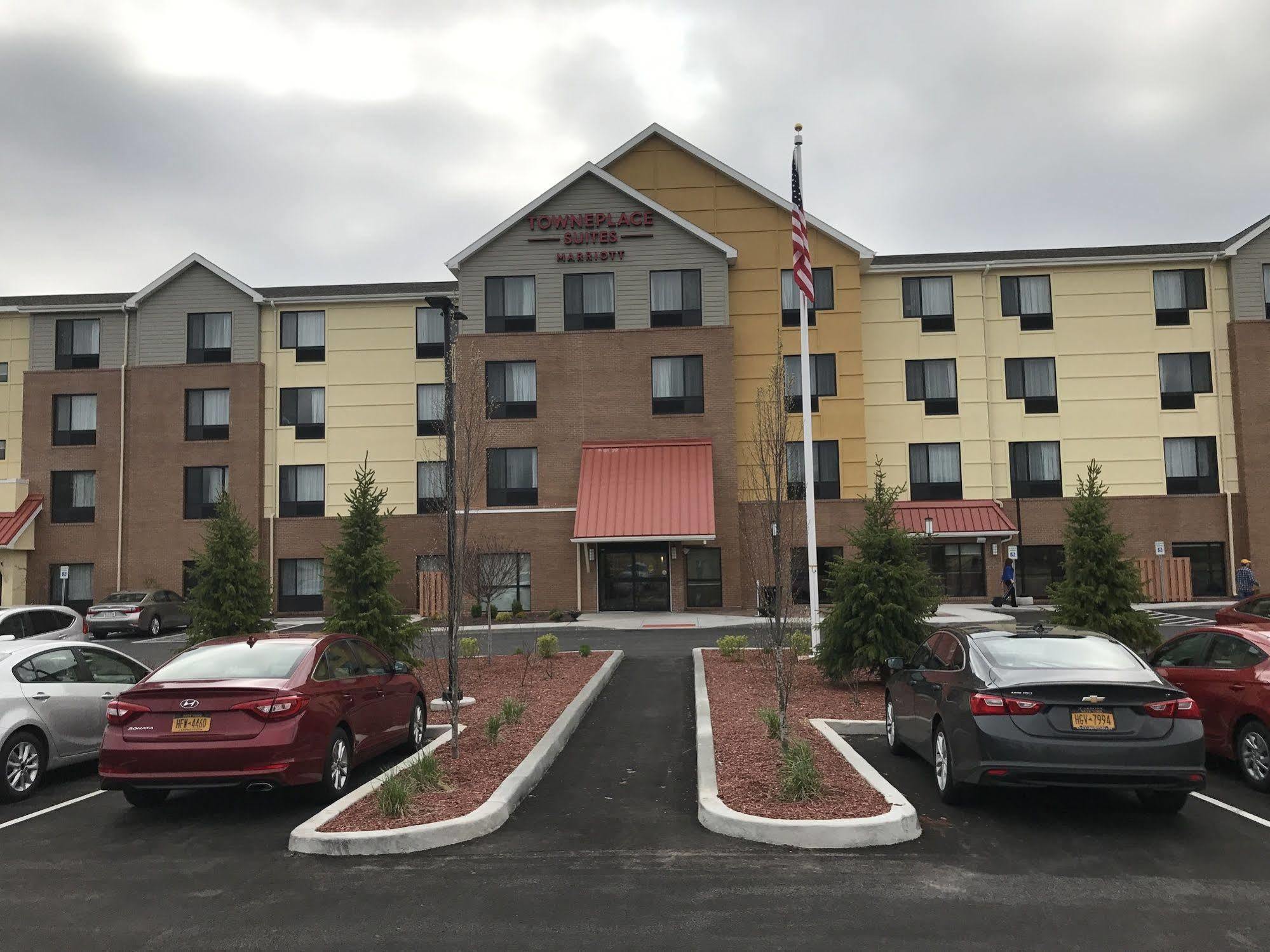 Towneplace Suites By Marriott New Hartford Екстериор снимка