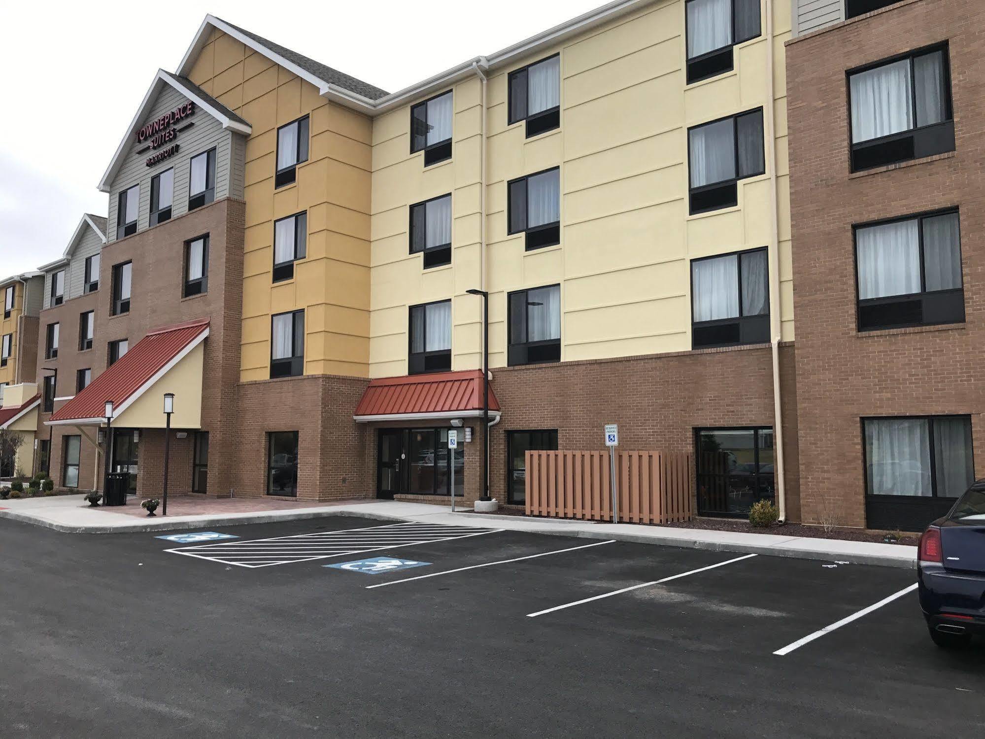 Towneplace Suites By Marriott New Hartford Екстериор снимка
