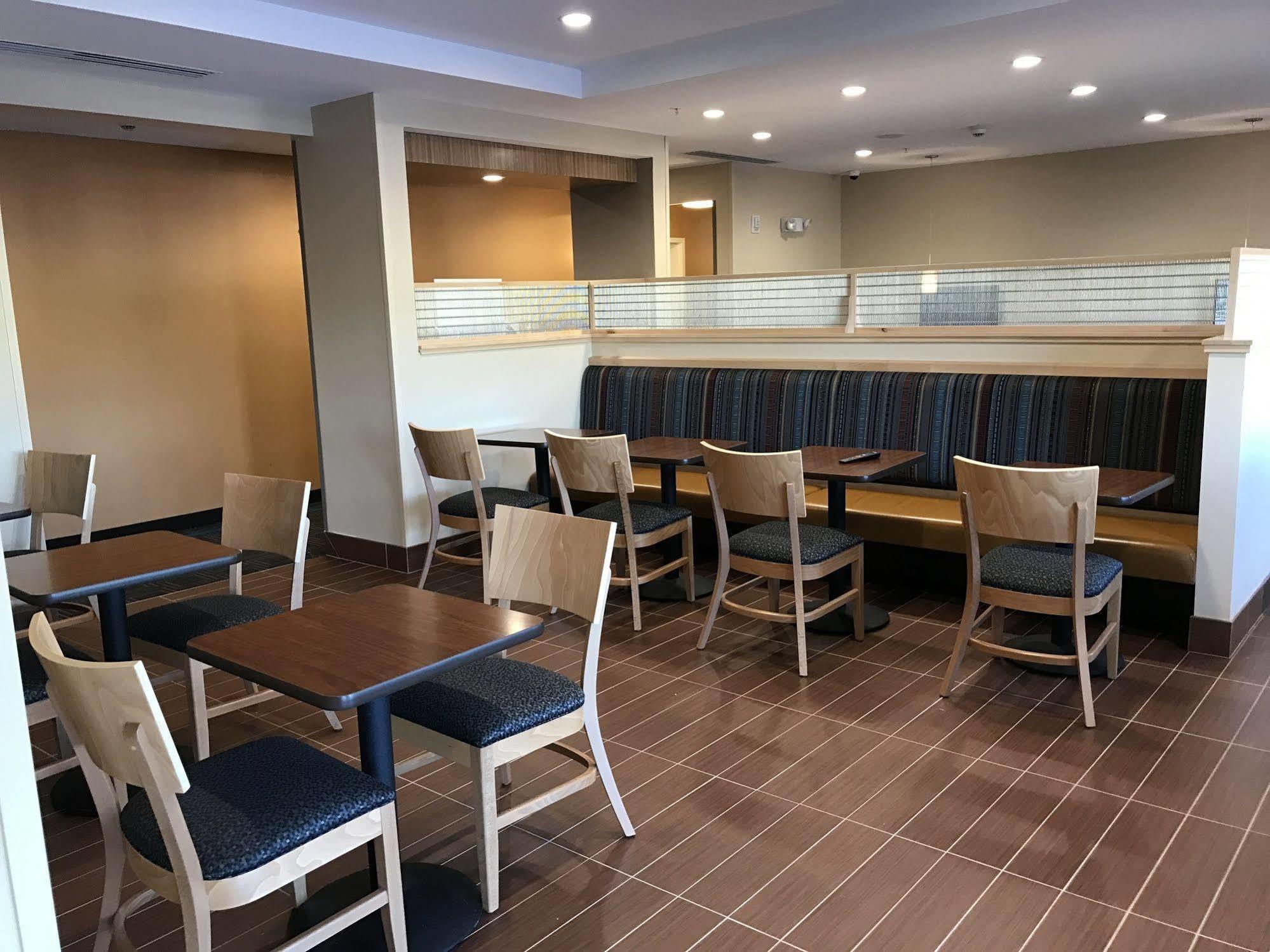 Towneplace Suites By Marriott New Hartford Екстериор снимка