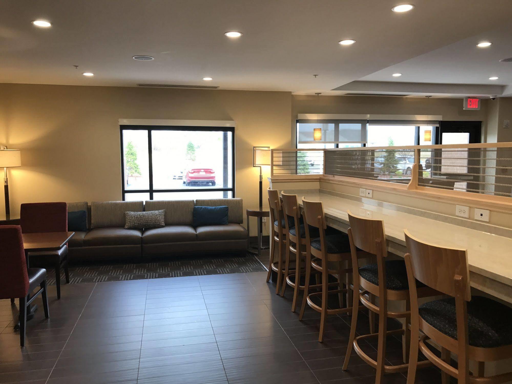 Towneplace Suites By Marriott New Hartford Екстериор снимка