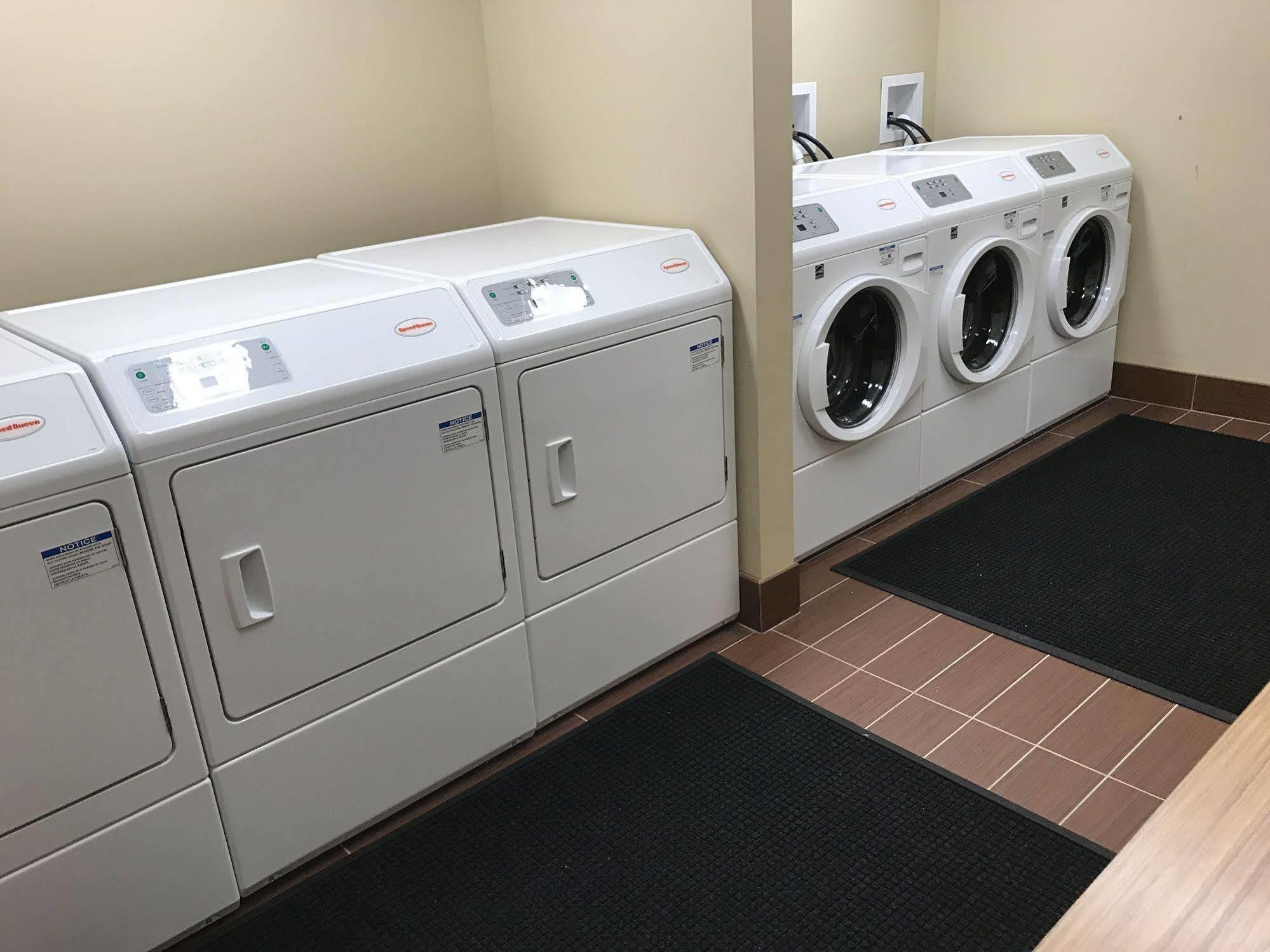 Towneplace Suites By Marriott New Hartford Екстериор снимка