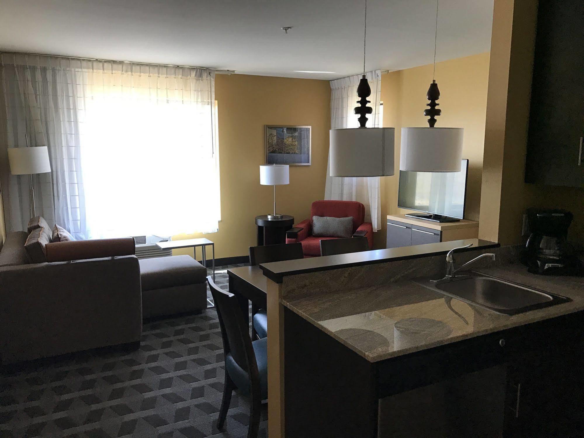 Towneplace Suites By Marriott New Hartford Екстериор снимка
