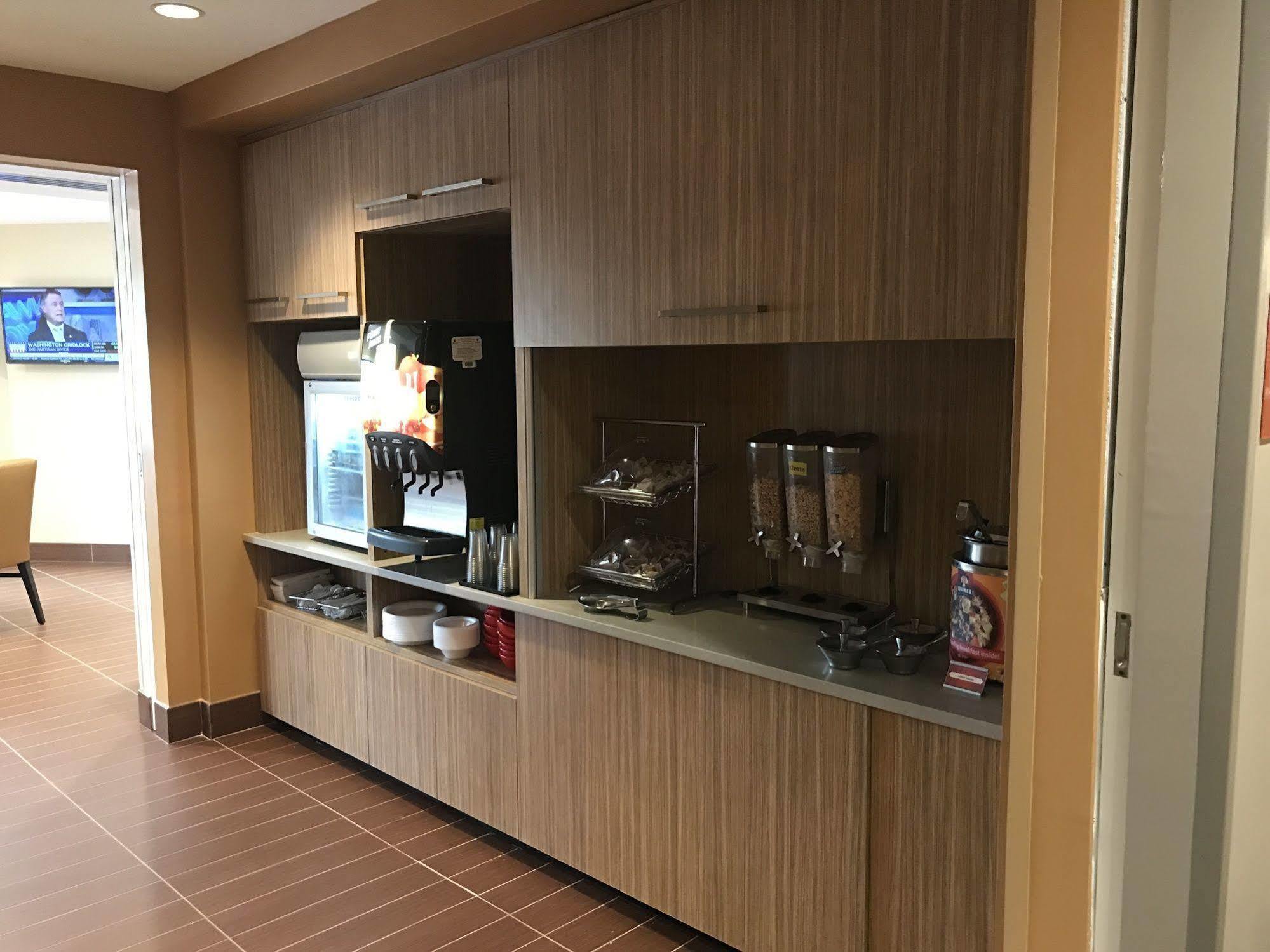 Towneplace Suites By Marriott New Hartford Екстериор снимка